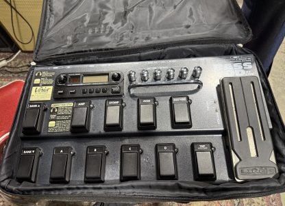 Line6 5 string with pedal board - Image 6