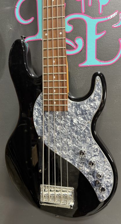 Line6 5 string with pedal board - Image 2