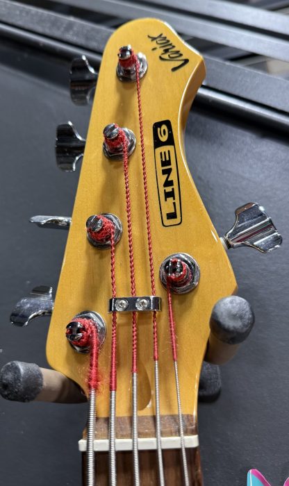 Line6 5 string with pedal board - Image 3