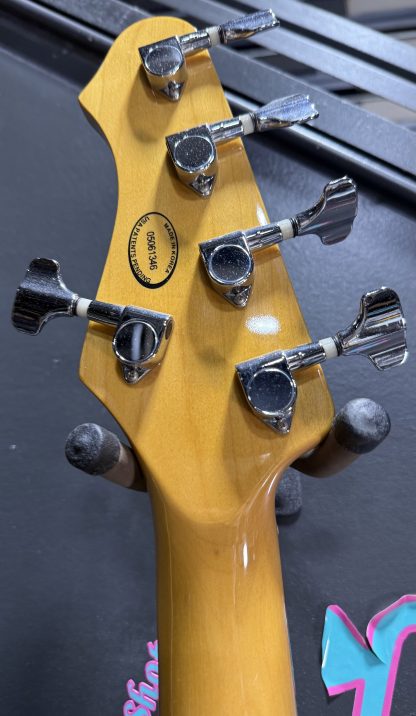 Line6 5 string with pedal board - Image 5